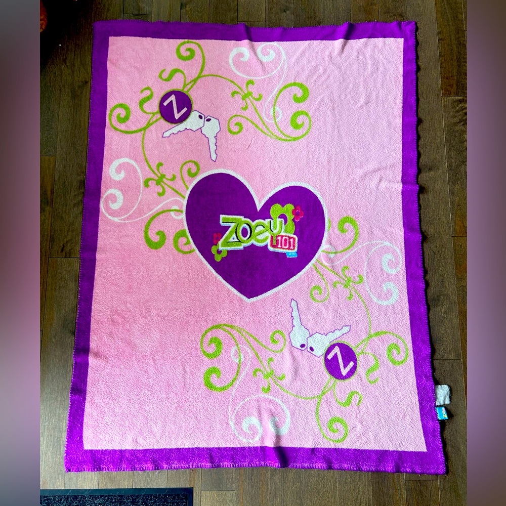 RARE 2007 Zoey 101‎ fleece blanket